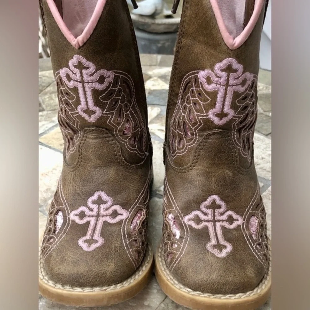 🪺Blazin’ Roxx Gracie Wings & Cross Inlay Western Boots